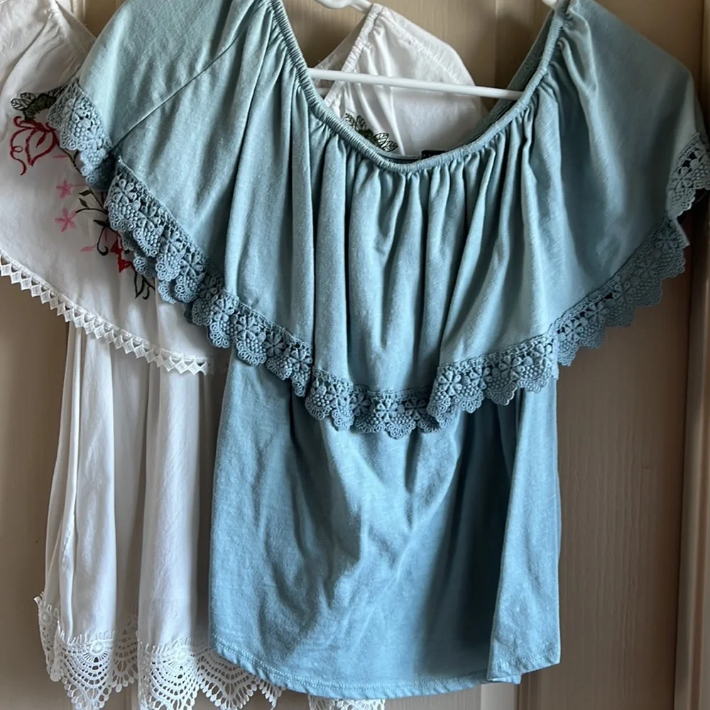 Beautiful tops - Picture 2 of 3